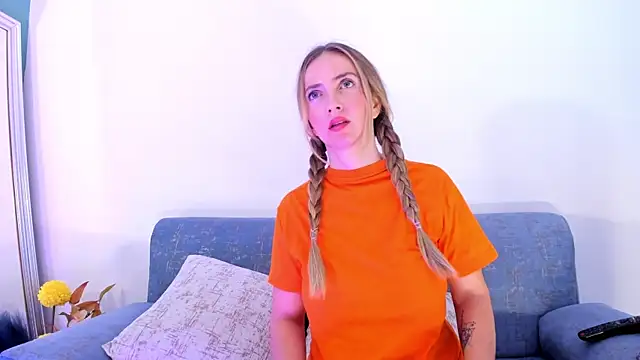 Snapshot of BellaMarieX chatting on 12.12.24 BellaMarieX online show from 12.12.24