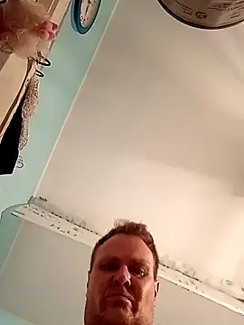 Snapshot of OliverBerlinSucht chatting on 10.24.25 OliverBerlinSucht online show from 10.24.25