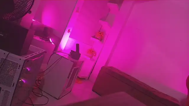 emyli sw  online show from 10.11.25