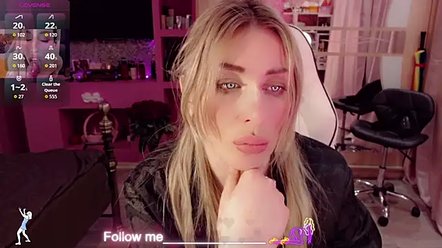 Snapshot of AnnieGOld_ chatting on 04.19.26 AnnieGOld online show from 04.19.26