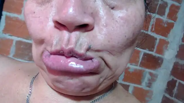 Snapshot of juanys_asshot chatting on 03.20.25 juanys asshot online show from 03.20.25