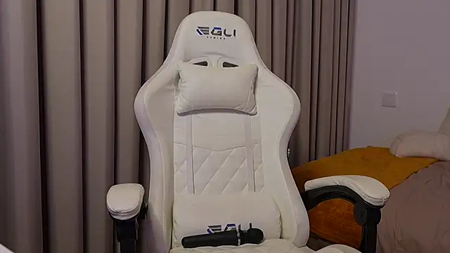 SweeetAlegra online show from 02.14.25