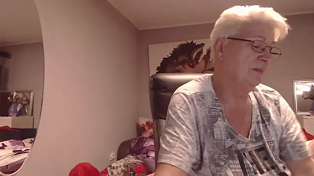 Snapshot of LaylaMilf chatting on 10.09.25 LaylaMilf online show from 10.09.25