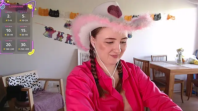 Snapshot of Black_Eva_ chatting on 10.31.25 Black Eva online show from 10.31.25