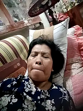 Snapshot of TropicalFlower chatting on 10.11.25 TropicalFlower online show from 10.11.25