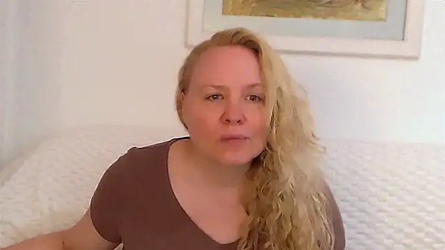 Snapshot of Sarah4you chatting on 10.09.25 Sarah4you online show from 10.09.25