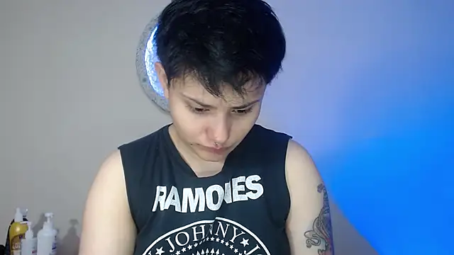 girl intense444 online show from 12.17.24