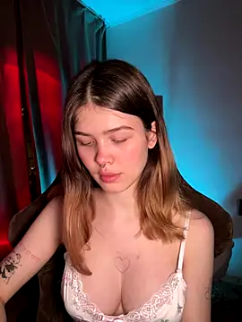 Snapshot of AmberIIey chatting on 11.15.25 AmberIIey online show from 11.15.25