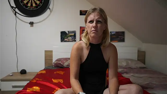 Snapshot of Moistdevil chatting on 10.15.25 Moistdevil online show from 10.15.25