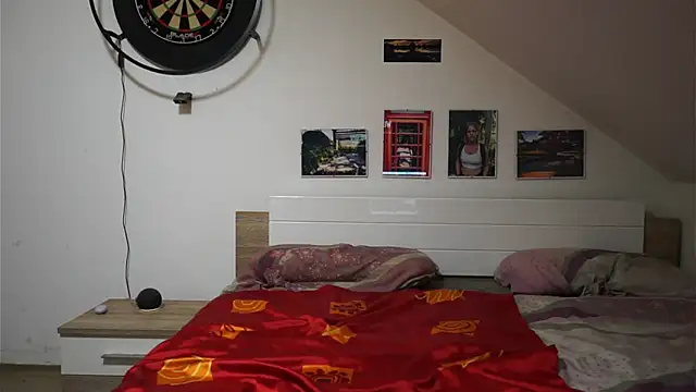 Snapshot of Moistdevil chatting on 10.22.25 Moistdevil online show from 10.22.25