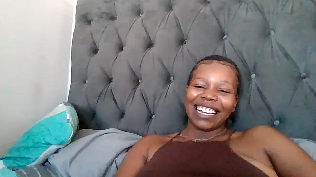 Snapshot of cherryontopy chatting on 03.18.25 cherryontopy online show from 03.18.25