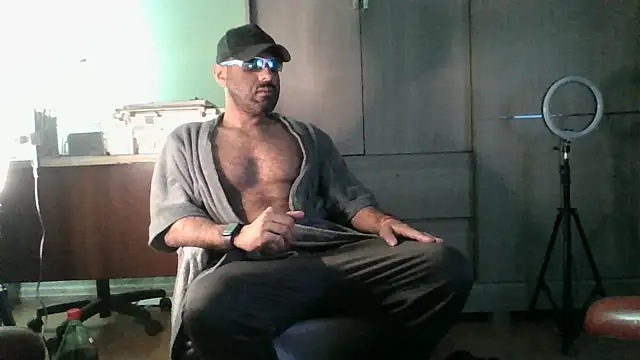 Snapshot of MILITARS chatting on 06.25.26 MILITARS online show from 06.25.26