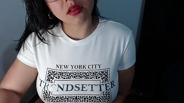 Snapshot of lizbodu chatting on 10.13.25 lizbodu online show from 10.13.25