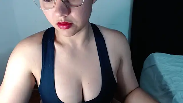 Snapshot of lizbodu chatting on 11.15.25 lizbodu online show from 11.15.25