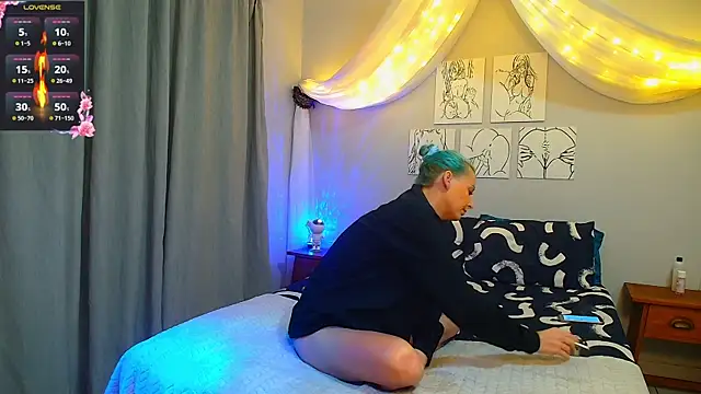 Snapshot of BEASTintheBEAUTY chatting on 02.17.25 BEASTintheBEAUTY online show from 02.17.25