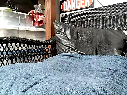 Snapshot of HungHawaiian808@xh chatting on 10.18.25 HungHawaiian808xh online show from 10.18.25