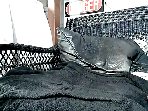 Snapshot of HungHawaiian808@xh chatting on 10.31.25 HungHawaiian808xh online show from 10.31.25