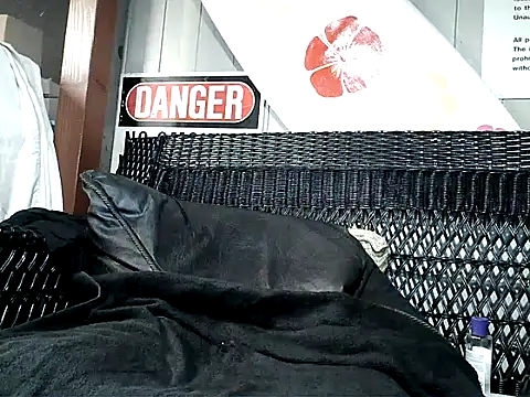 Snapshot of HungHawaiian808@xh chatting on 11.16.25 HungHawaiian808xh online show from 11.16.25