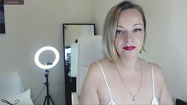 Tilly Eliot online show from 02.03.25