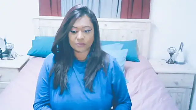 Snapshot of Indianlust69 chatting on 09.29.25 Indianlust69 online show from 09.29.25