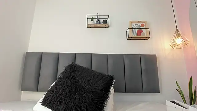 MaraOwen  online show from 12.20.25