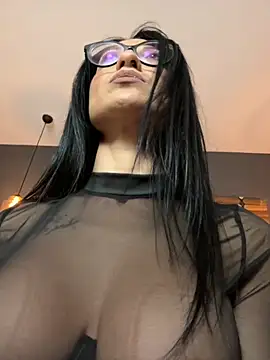 Snapshot of NikkiStarX chatting on 10.30.25 NikkiStarX online show from 10.30.25