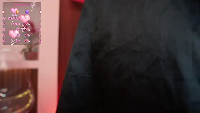 Snapshot of MaddyWattson chatting on 10.31.25 MaddyWattson online show from 10.31.25