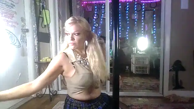 Snapshot of marilyn420 chatting on 06.14.26 marilyn420 online show from 06.14.26