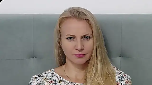 Snapshot of K__Adrienne chatting on 09.30.25 K Adrienne online show from 09.30.25