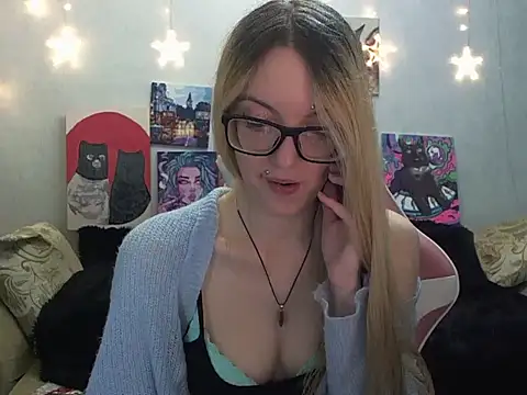 SecretSophia online show from 10.01.25