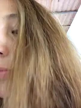 Snapshot of VickyHoult chatting on 12.28.24 VickyHoult online show from 12.28.24