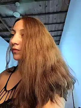 Snapshot of VickyHoult chatting on 12.29.24 VickyHoult online show from 12.29.24