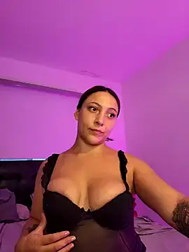 Snapshot of VickyHoult chatting on 02.06.25 VickyHoult online show from 02.06.25