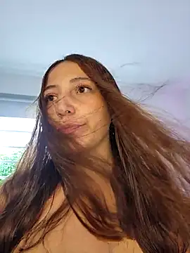 Snapshot of VickyHoult chatting on 03.20.25 VickyHoult online show from 03.20.25