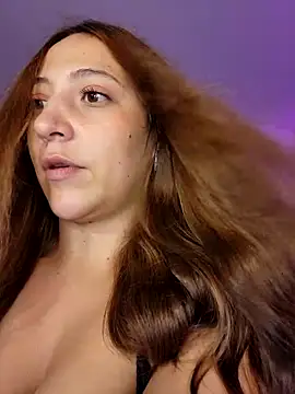 Snapshot of VickyHoult chatting on 03.20.25 VickyHoult online show from 03.20.25