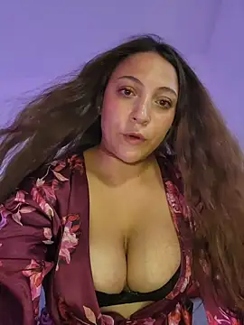 Snapshot of VickyHoult chatting on 10.11.25 VickyHoult online show from 10.11.25