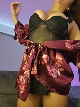 Snapshot of VickyHoult chatting on 10.23.25 VickyHoult online show from 10.23.25