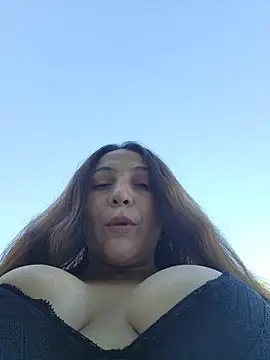 Snapshot of VickyHoult chatting on 10.24.25 VickyHoult online show from 10.24.25