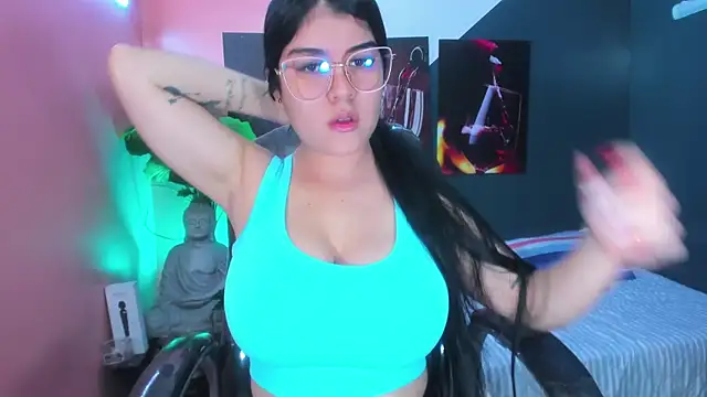 Snapshot of pearl_weet chatting on 12.23.24 pearl weet online show from 12.23.24