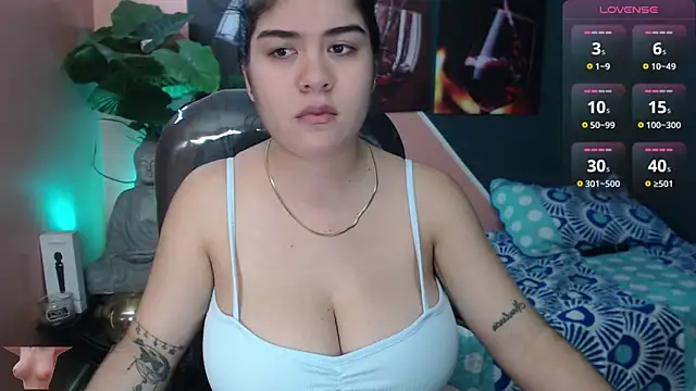 Snapshot of pearl_weet chatting on 02.09.25 pearl weet online show from 02.09.25