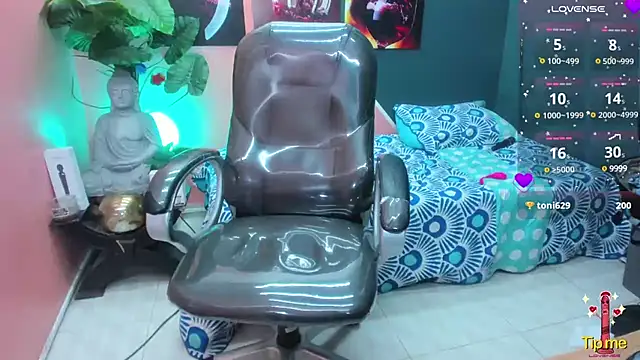 Snapshot of pearl_weet chatting on 02.16.25 pearl weet online show from 02.16.25