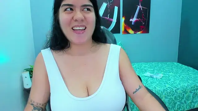 Snapshot of pearl_weet chatting on 02.22.25 pearl weet online show from 02.22.25