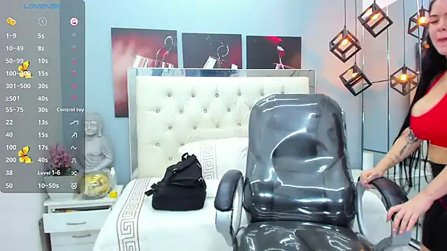 Snapshot of pearl_weet chatting on 10.14.25 pearl weet online show from 10.14.25