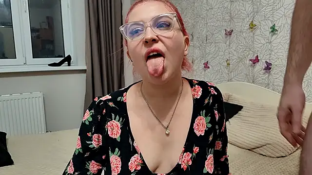 Snapshot of GenrikhBecca chatting on 02.19.25 GenrikhBecca online show from 02.19.25