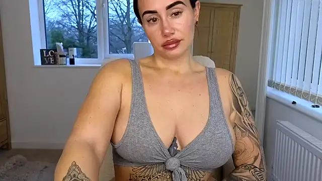 Snapshot of LibbyLoveHeartx chatting on 02.10.26 LibbyLoveHeartx online show from 02.10.26