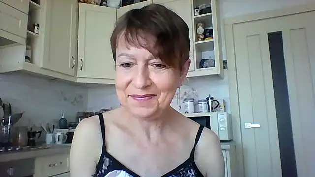 Snapshot of SwettyViktory chatting on 03.08.25 SwettyViktory online show from 03.08.25