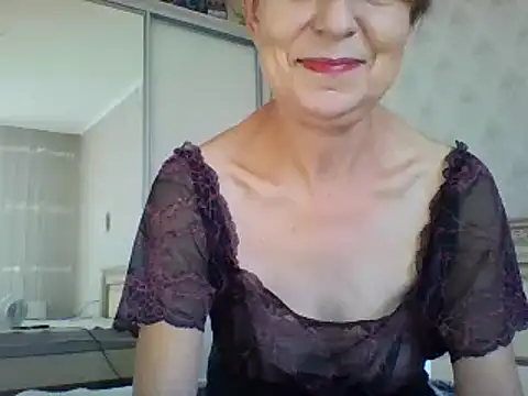 Snapshot of SwettyViktory chatting on 10.21.25 SwettyViktory online show from 10.21.25