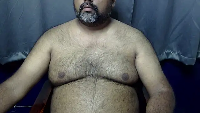 Snapshot of hairysubcub_70 chatting on 04.19.26 hairysubcub 70 online show from 04.19.26