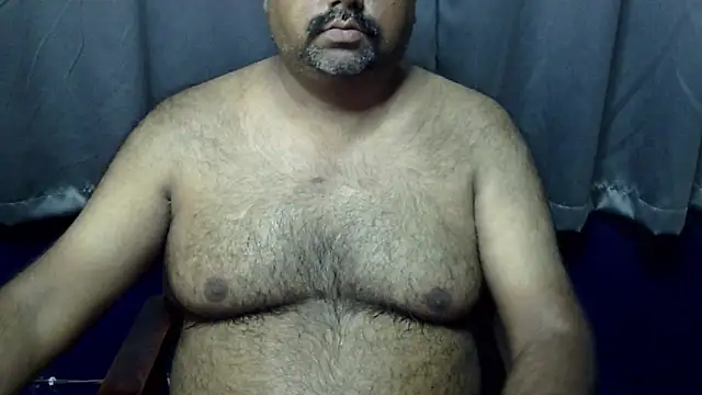 Snapshot of hairysubcub_70 chatting on 04.28.26 hairysubcub 70 online show from 04.28.26