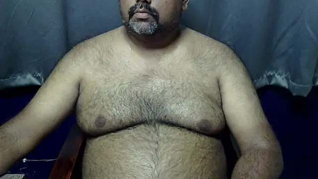 Snapshot of hairysubcub_70 chatting on 05.02.26 hairysubcub 70 online show from 05.02.26